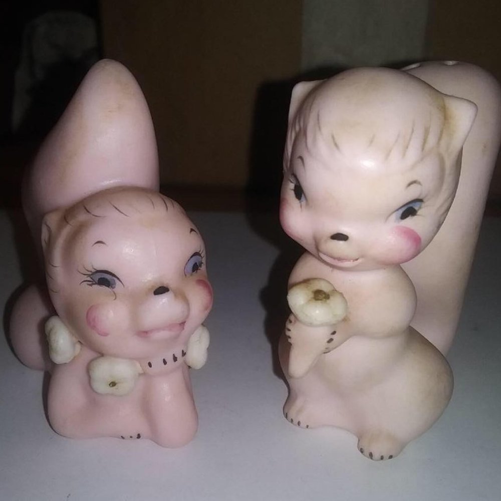 #20 Darling Hollywood Farmers (Pink Squirrel) Salt and Pepper Shakers Set